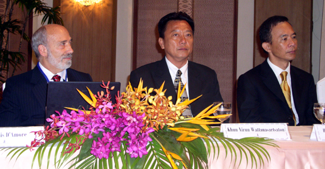 IIPT Founder and President Louis D�Amore, Mayor Niran Wattanasartsathorn and H.E.  Suwat Liptapantop, Deputy Prime Minister of Thailand